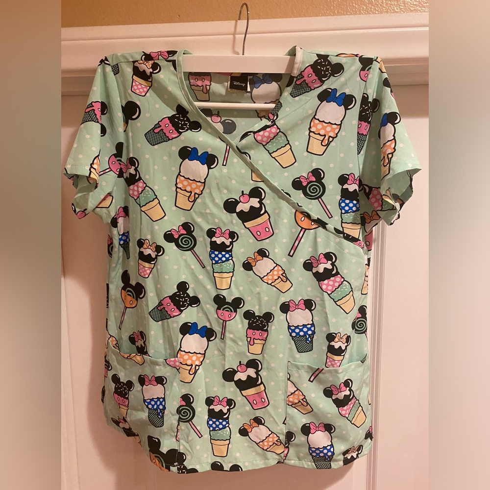 Minnie scrub top, M
